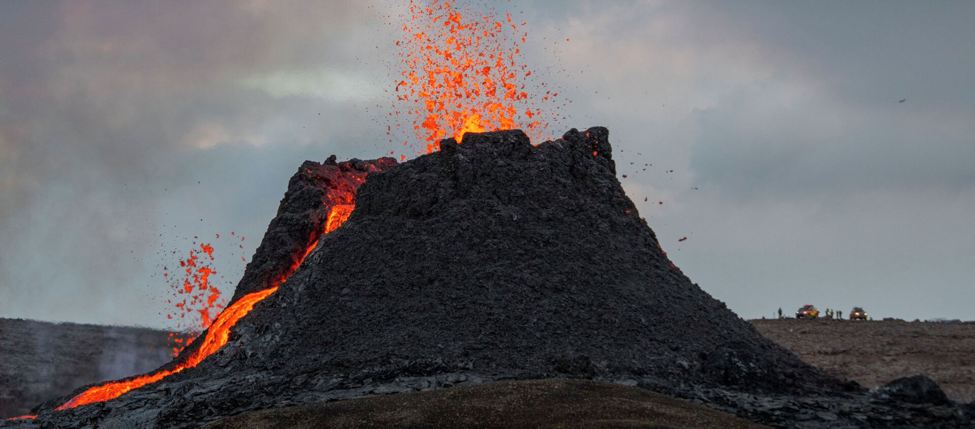 Извержение вулкана Фаградальсфьяль на полуострове Рейкьянес на юго-западе Исландии. 23 марта 2021 года - Sputnik Кыргызстан, 1920, 29.03.2021
