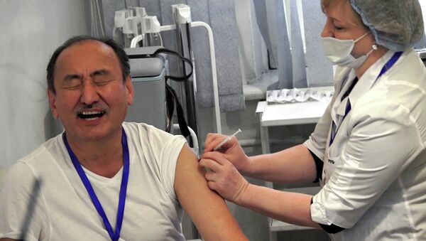 Ай! — как в Кыргызстане началась вакцинация от коронавируса. Видео - Sputnik Кыргызстан