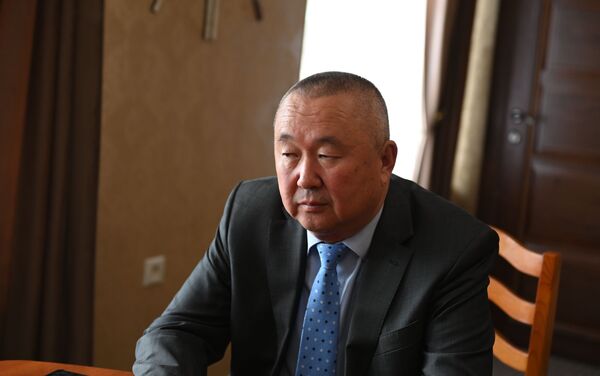 Пресс-служба Жогорку Кенеша опубликовала фотографии с момента избрания Сайдуллы Нышанова лидером фракции Ата-Мекен. - Sputnik Кыргызстан