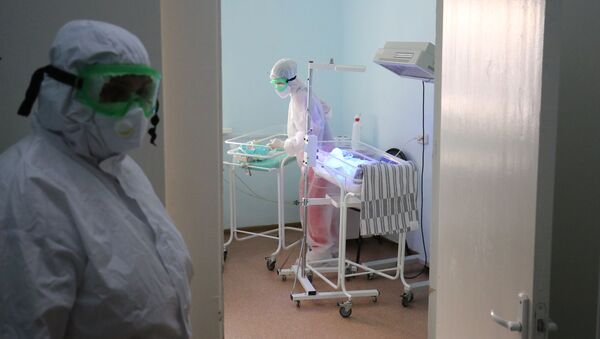 Рождение ребенка в красной зоне городской больницы Волгограда - Sputnik Кыргызстан