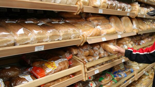 Хлеб на полке магазина. Архивное фото - Sputnik Кыргызстан