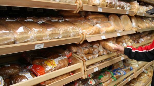 Хлеб на полке магазина. Архивное фото - Sputnik Кыргызстан