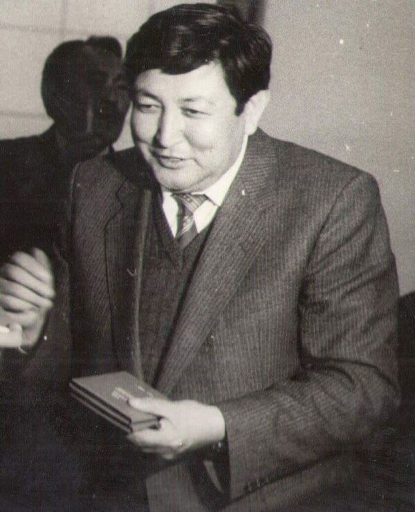 1980-жылдары Жолон Мамытов шаардык кеңештин депутаты да болгон - Sputnik Кыргызстан