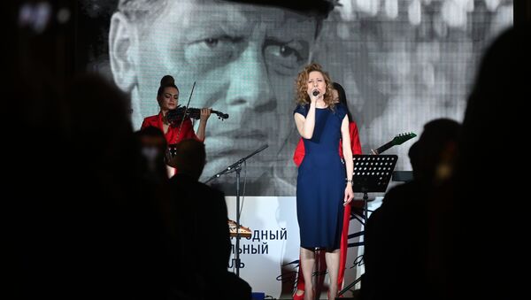 Музыканты выступают на международном фестивале Дорога на Ялту - Sputnik Кыргызстан