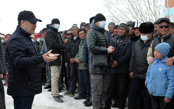 В беседе с памирскими кыргызами Жапаров рассказал о намерении переселить оставшихся афганских кыргызов на историческую родину до зимы текущего года, на эти цели сил и средств у государства достаточно - Sputnik Кыргызстан