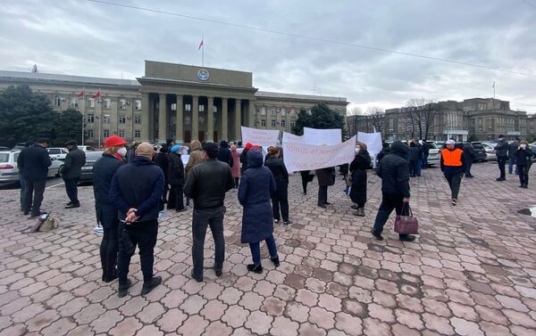 Возле Дома правительства в Бишкеке проходят два митинга - Sputnik Кыргызстан