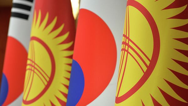 Кыргызстандын жана Түштүш Кореянын желектери. Архив - Sputnik Кыргызстан
