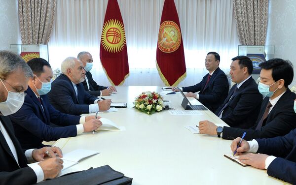 Состоялся обмен мнениями по расширению политического, торгово-экономического, культурно-гуманитарного и инвестиционного сотрудничества - Sputnik Кыргызстан