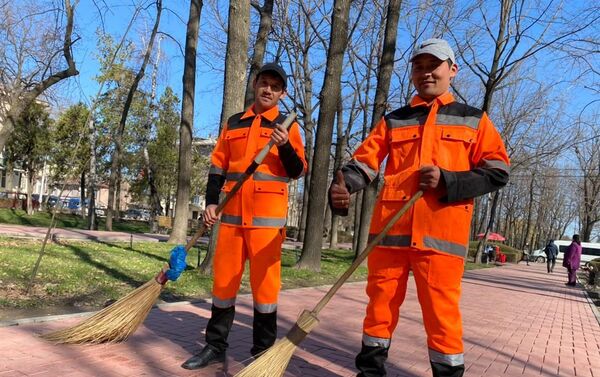 В штате предприятия состоят 1 462 человека, 693 из них — дворники - Sputnik Кыргызстан