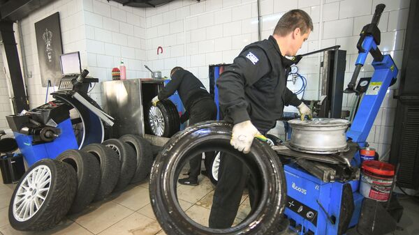 Шиномонтаж колес. Архивное фото - Sputnik Кыргызстан