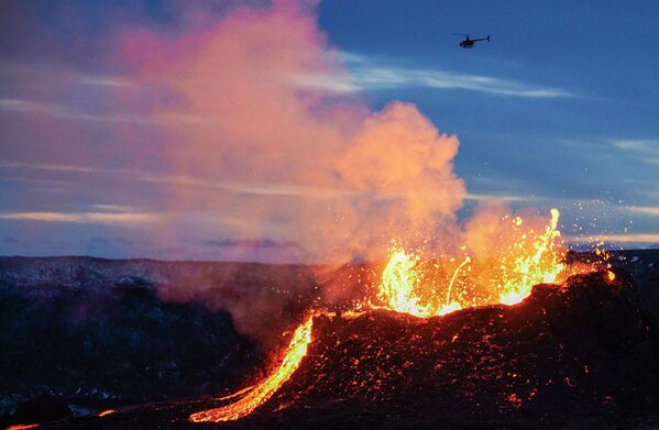 Извержение вулкана Фаградальсфьядль в Исландии - Sputnik Кыргызстан