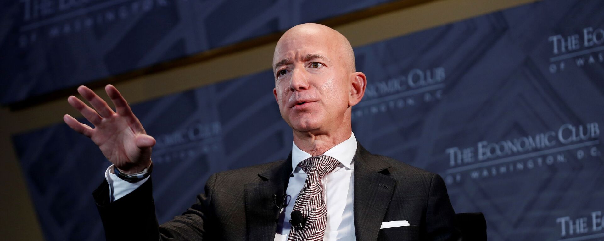 Один из самых богатых людей в мире, основатель компании Amazon Джефф Безос. Архивное фото - Sputnik Кыргызстан, 1920, 30.01.2022
