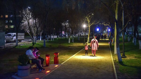Благоустройство нового сквера на улице Жукеева-Пудовкина в Бишкеке - Sputnik Кыргызстан