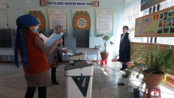 Выборы в местные кенеши и референдум по проекту новой Конституции в Кыргызстане - Sputnik Кыргызстан