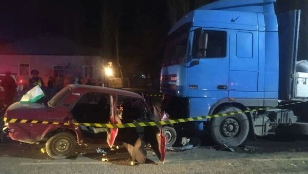 В Оше трое подозреваемых в разбое погибли в ДТП, скрываясь от погони на машине марки Жигули - Sputnik Кыргызстан