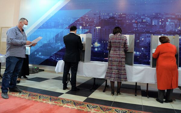 Участок № 1053, на котором голосовал глава государства, находится в селе Чон-Арык - Sputnik Кыргызстан