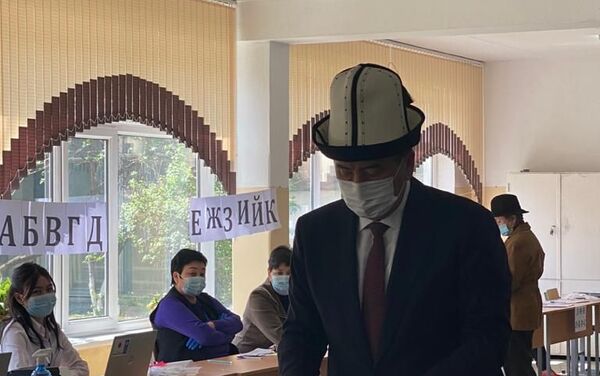 Ошону менен бирге коомчулукта, журналисттерде ага экс-президент катары суроолор көп экендигин кошумчалаган - Sputnik Кыргызстан