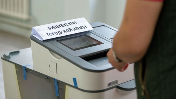 Электронная урна для голосования в Бишкекский городской кенеш. Архивное фото - Sputnik Кыргызстан