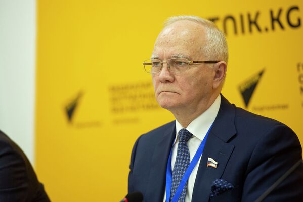 Заместитель председателя Комитета по международным делам РФ Фарит Мухаметшин - Sputnik Кыргызстан