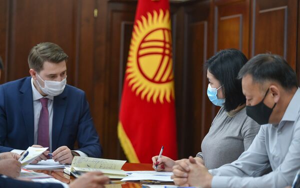 Первый вице-премьер-министр Артем Новиков предложил разработать алгоритм реагирования на похищение людей по камерам Безопасного города - Sputnik Кыргызстан
