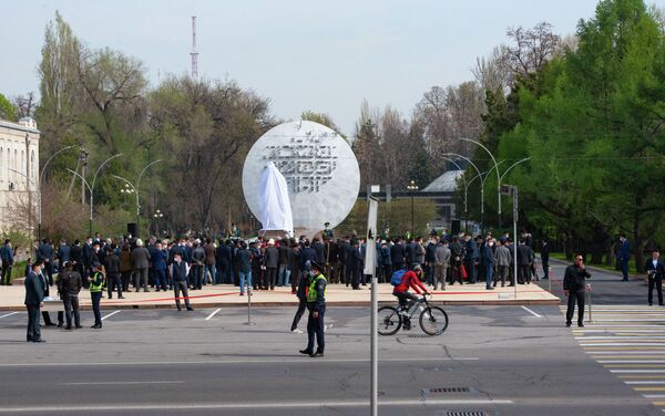 В Бишкеке состоялось торжественное открытие памятника Бишкек баатыру - Sputnik Кыргызстан