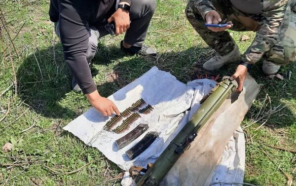 В Чуйской области обнаружен схрон боеприпасов, в котором был гранатомет - Sputnik Кыргызстан