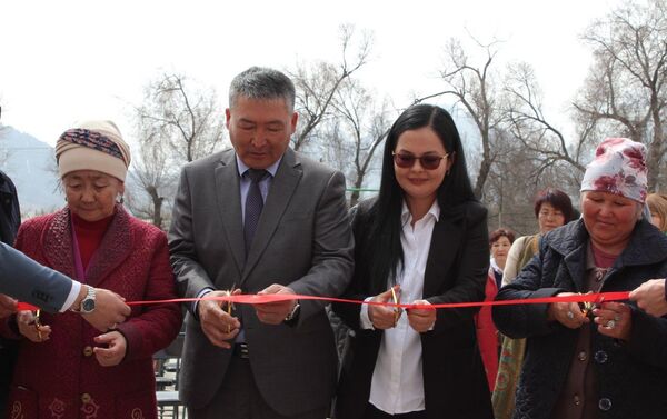 В селе Теплоключенка Ак-Сууйского района Иссык-Кульской области открыт новый центр обслуживания населения (ЦОН) - Sputnik Кыргызстан