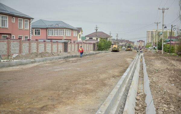 В муниципалитете заверили, что все работы по реконструкции дорог и тротуаров в рамках гранта КНР завершатся в срок - Sputnik Кыргызстан