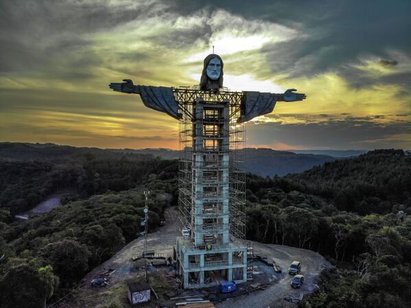 Строительство нового статуи Христа в бразильском городе Энкантадо - Sputnik Кыргызстан