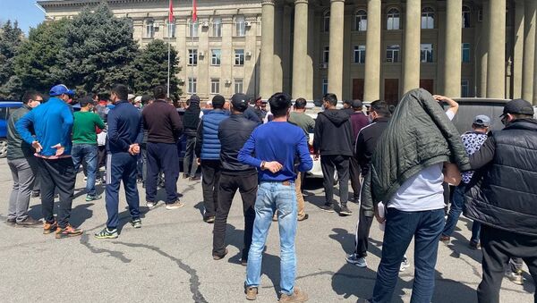 Митинг владельцев авто с абхазскими номерами в Бишкеке у дома правительства в Бишкеке - Sputnik Кыргызстан