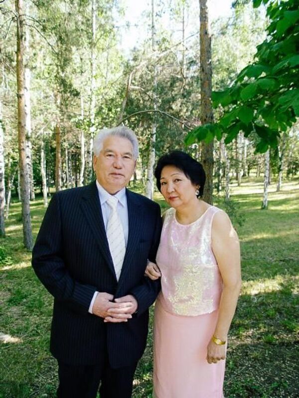 Чингиз Айтматов с супругой Марией Акматовой - Sputnik Кыргызстан