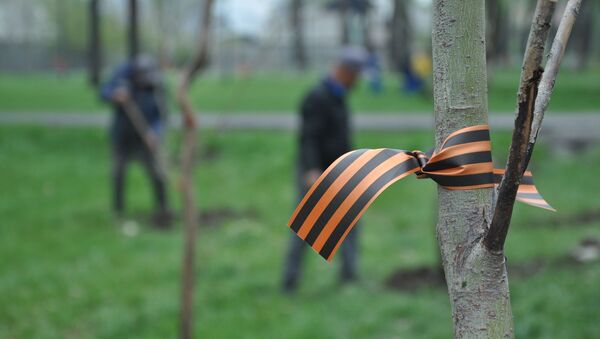 Высадка деревьев в рамках международной акции Сад памяти в Бишкеке - Sputnik Кыргызстан