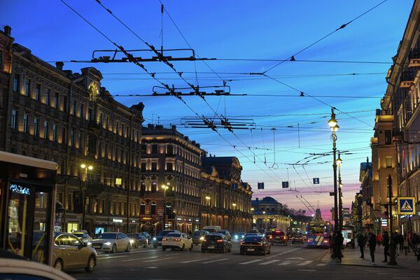 Невский проспект — одна из старейших и наиболее известных улиц Санкт-Петербурга. На проспекте часто проводятся праздники и шествия, а так как он сосредоточил вокруг себя самые известные питерские достопримечательности, то является популярным местом посещения туристов. - Sputnik Кыргызстан