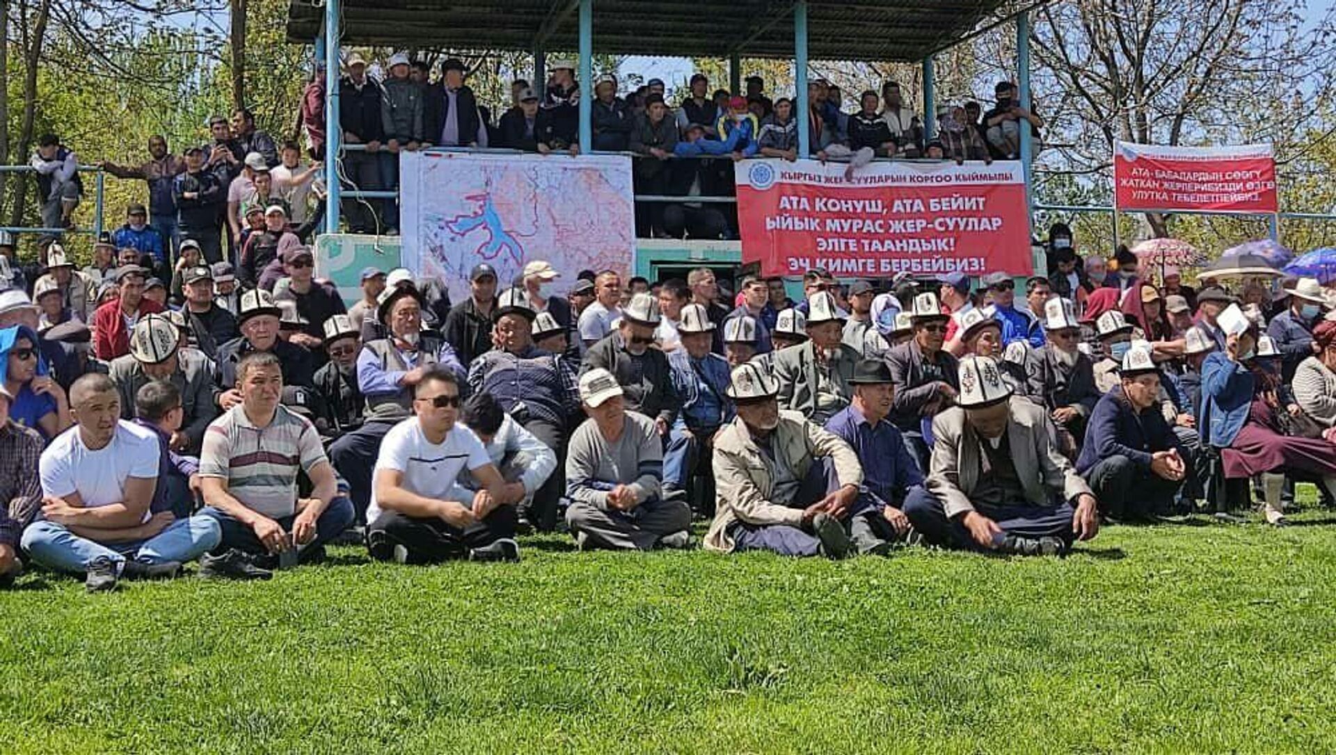 Митинг против передачи земли вокруг Кемпир-Абадского водохранилища Узбекистану в Узгенском районе - Sputnik Кыргызстан, 1920, 25.04.2021