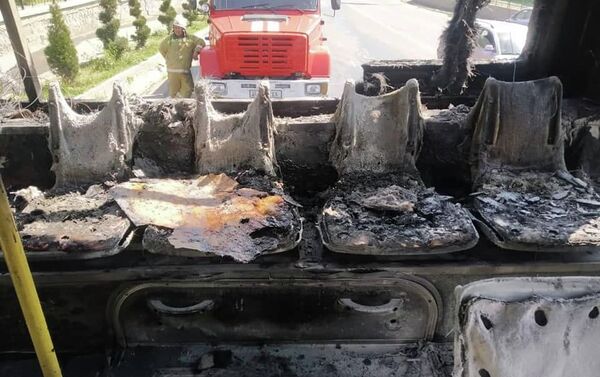 В Оше сгорел автобус муниципального автотранспортного предприятия - Sputnik Кыргызстан
