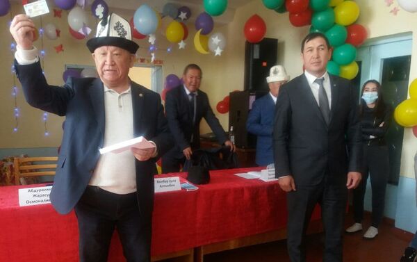 В Ошской области 44 памирских кыргыза из Афганистана получили паспорта Кыргызстана - Sputnik Кыргызстан