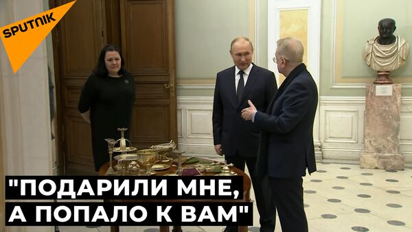 Путин передал Эрмитажу сокровища, принадлежавшие дому Романовых. Видео - Sputnik Кыргызстан