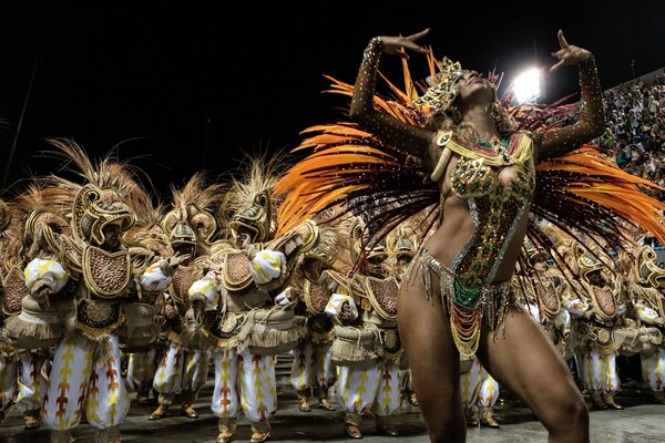 Представители школы самбы Unidos da Tijuca на карнавале в Рио-де-Жанейро, Бразилия - Sputnik Кыргызстан