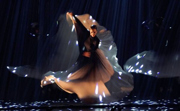 Танцовщица во время исполнения фламенко   - Sputnik Кыргызстан