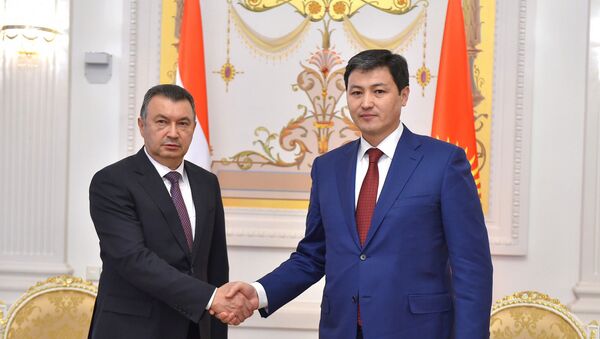 Двусторонняя встреча премьер-министра КР Улукбека Марипова с премьер-министром РТ Кохиром Расулзодой - Sputnik Кыргызстан