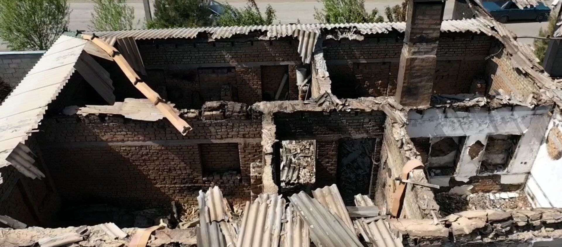 Как сейчас выглядит разрушенное и сожженное село на границе с РТ — видео - Sputnik Кыргызстан, 1920, 02.05.2021