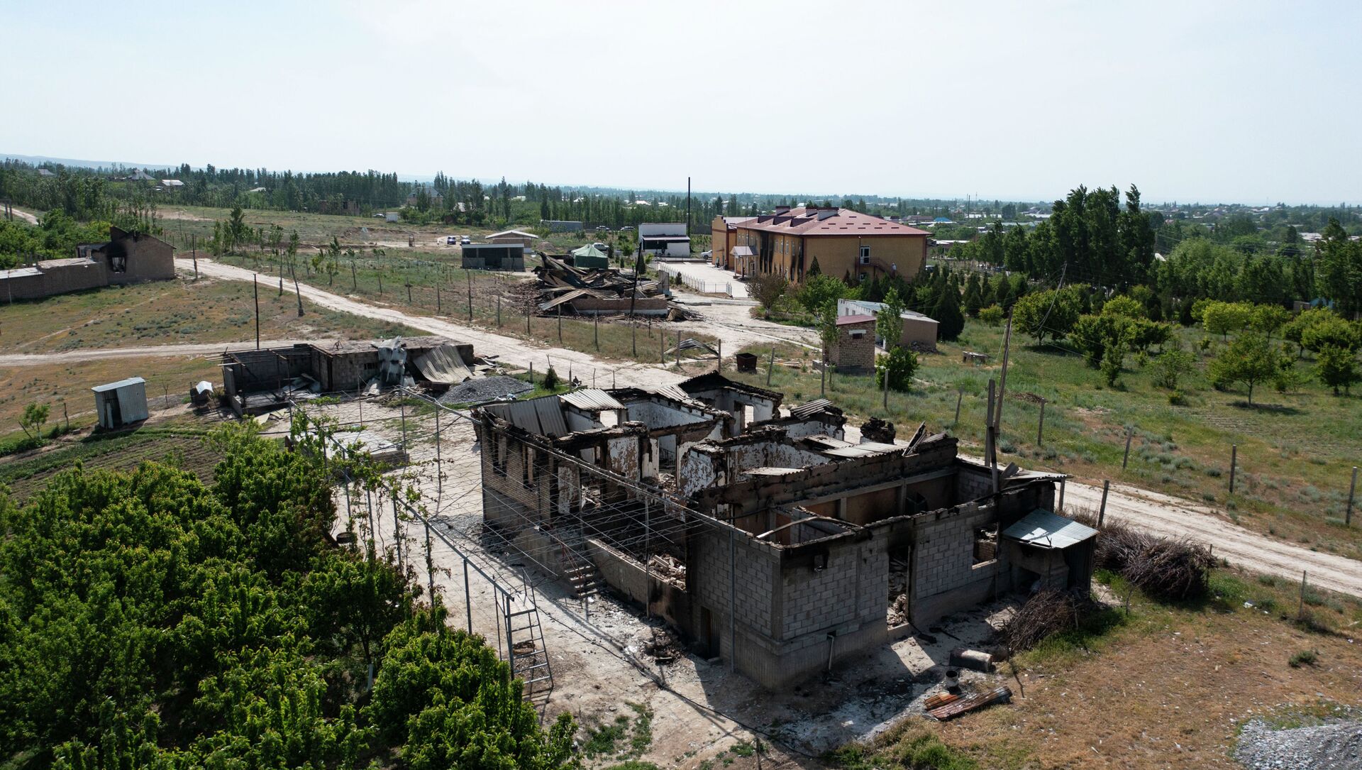Последствия конфликта с Таджикистаном в приграничном селе Максат - Sputnik Кыргызстан, 1920, 04.05.2021