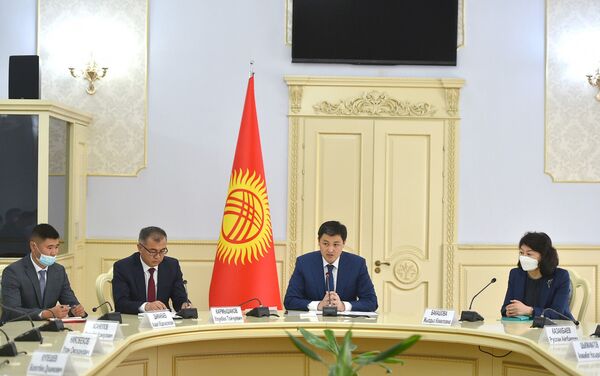 Председатель кабинета министров Улукбек Марипов провел первое рабочее совещание с участием новых министров - Sputnik Кыргызстан