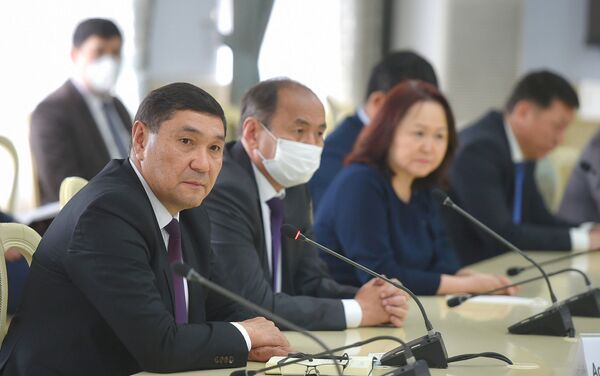 Президент министрлер кабинетине аткарылышы керек болгон антикризистик бир нече тапшырма берди - Sputnik Кыргызстан