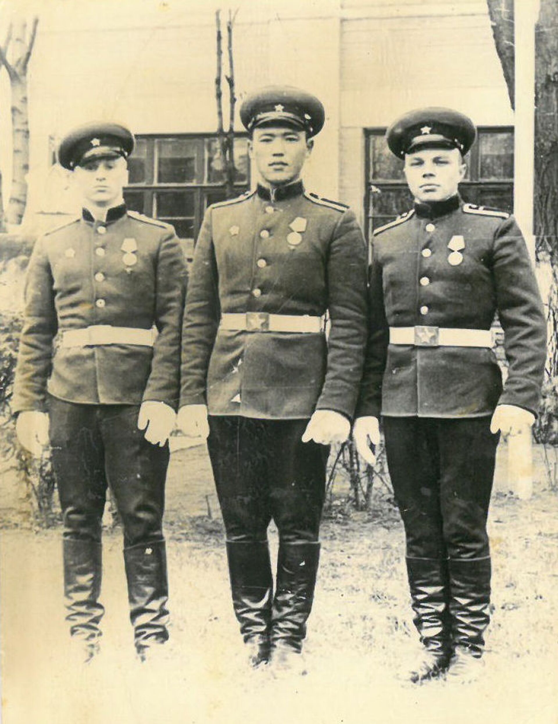 Полковник в отставке Абдрахим Раджапов - Sputnik Кыргызстан, 1920, 16.12.2021