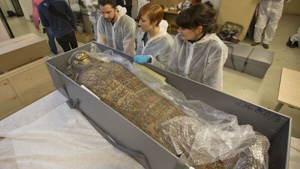 Древняя мумия, которая была обнаружена в королевских гробницах в Верхнем Египте - Sputnik Кыргызстан