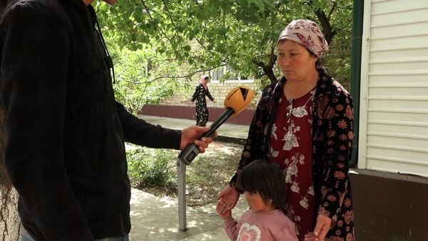 В детстве убегала с родителями, теперь с детьми — Гулайым из приграничья. Видео - Sputnik Кыргызстан