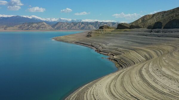 Что происходит с главным водохранилищем КР — печальное видео с дрона - Sputnik Кыргызстан