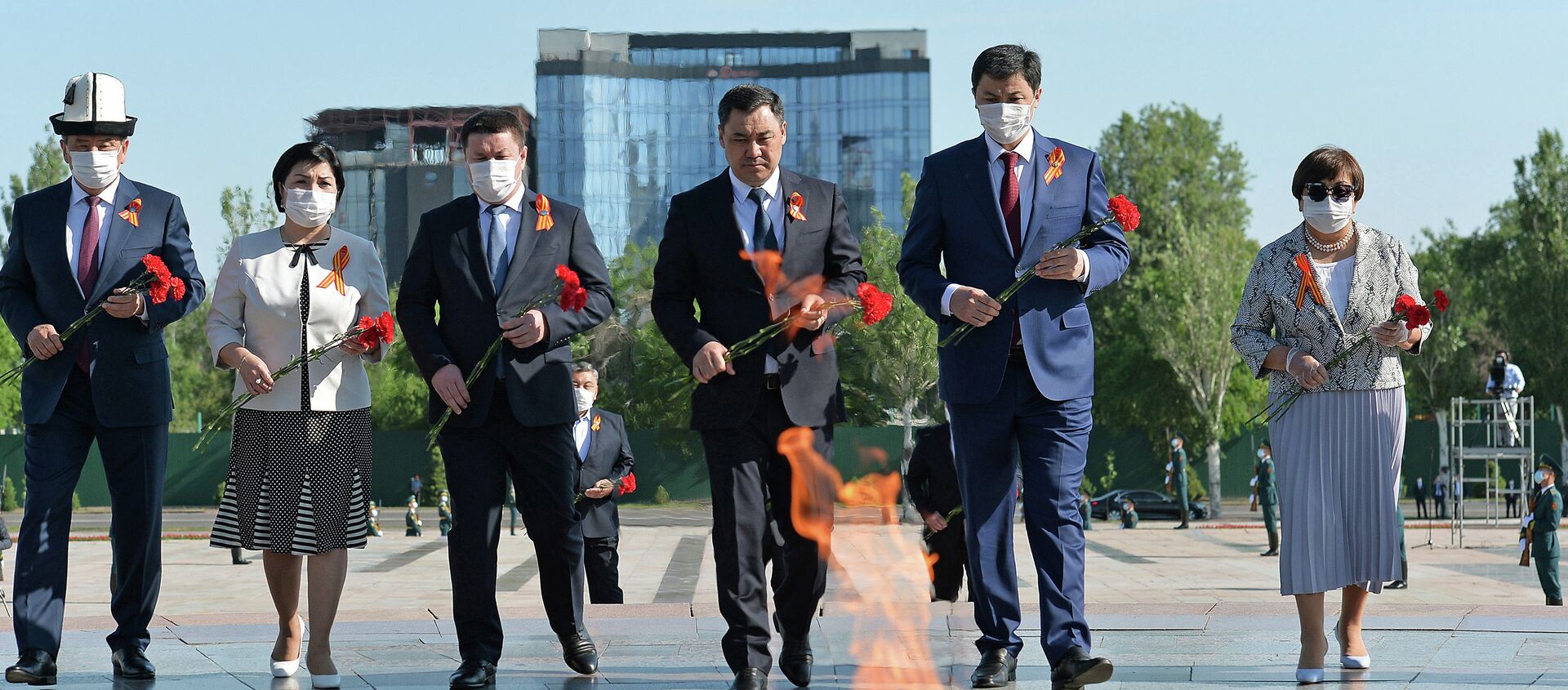 Митинг-реквием по случаю 76-й годовщины Победы в ВОВ на площади Победы в Бишкеке - Sputnik Кыргызстан, 1920, 09.05.2021