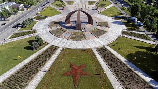 Митинг-реквием по случаю 76-й годовщины Победы в ВОВ на площади Победы в Бишкеке - Sputnik Кыргызстан